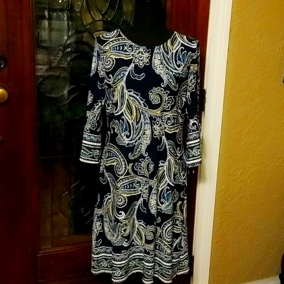 Olivia Matthews Dresses & Skirts - Paisley printed dresd